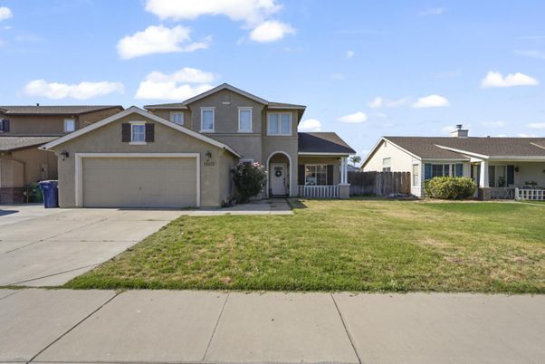 Attached, Backyard, Exterior, Facade, American Craftsman