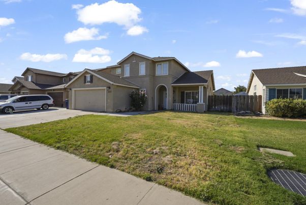 Attached, Backyard, Exterior, Facade, American Craftsman