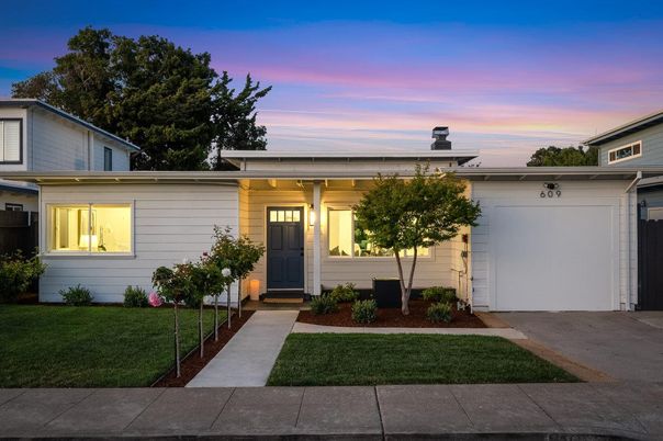 Attached, Exterior, Facade, Ranch