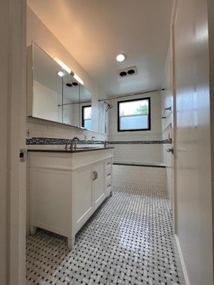 Bathroom, Dual Sink Vanities, Interior, Recessed Lighting