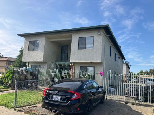 Exterior, Facade, Modern