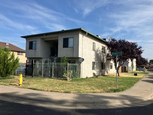 Backyard, Exterior, Facade, Modern