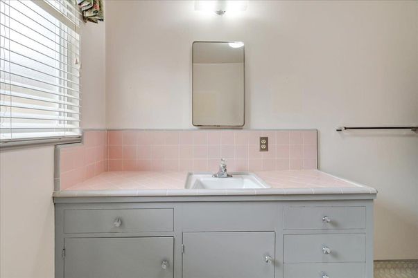 Bathroom, Interior, Tile Countertops