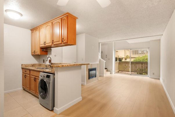 Interior, Washer, Wood Texture Flooring