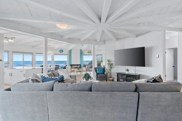 Interior, Living room, Water