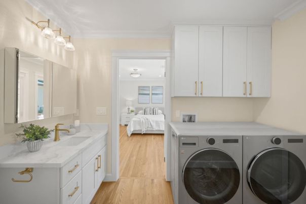 Bathroom, Bedroom, Interior, Washer, Wood Texture Flooring