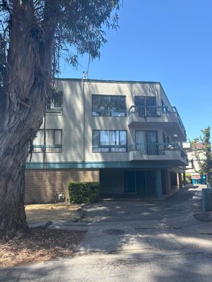 Exterior, Facade, Modern