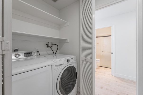 Interior, Utility Closets, Washer, Wood Texture Flooring