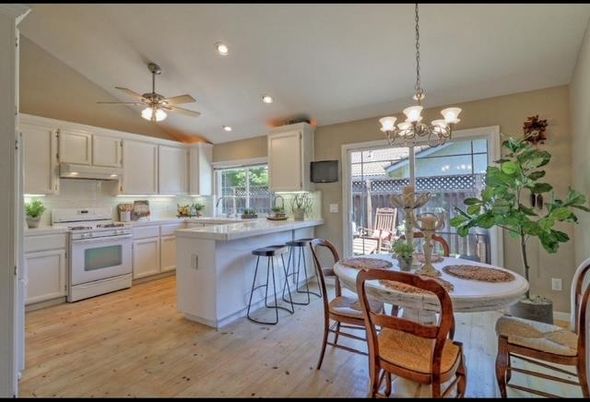 Chandelier, Dining room, Interior, Kitchen, Recessed Lighting, Wood Texture Flooring