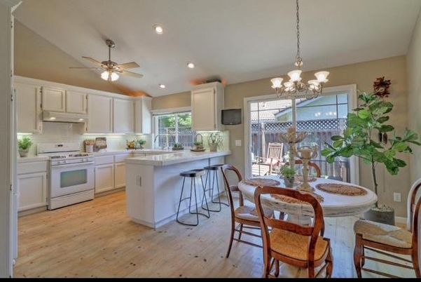 Chandelier, Dining room, Interior, Kitchen, Recessed Lighting, Wood Texture Flooring