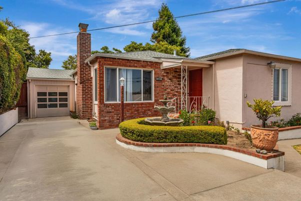 Attached, Exterior, Facade, Brick Facade, Ranch