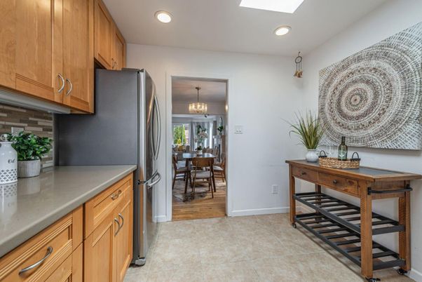 Chandelier, Dining room, Interior, Kitchen, Recessed Lighting, Wood Texture Flooring