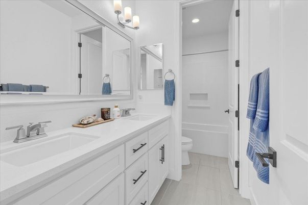 Bathroom, Dual Sink Vanities, Interior, Recessed Lighting