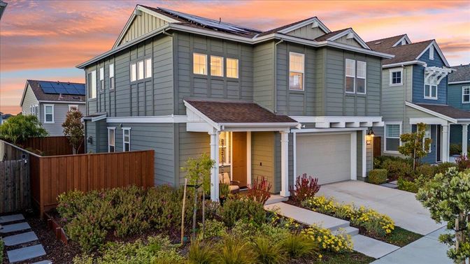 Attached, Exterior, Facade, Solar Panels, Rowhouse