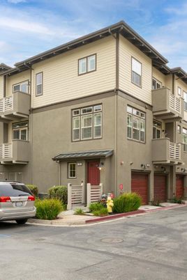 Attached, Exterior, Facade, Rowhouse