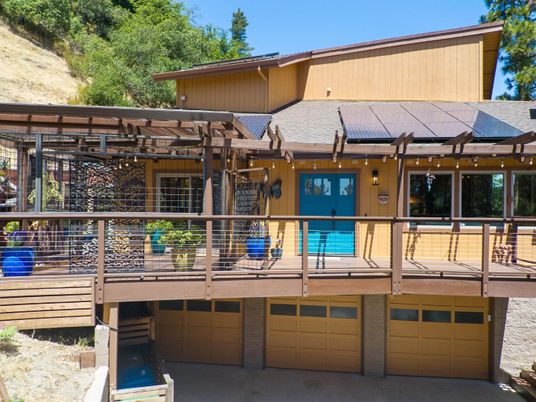 Attached, Exterior, Facade, Modern