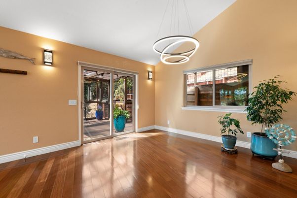 Empty room, Interior, Pendant Lights, Wood Texture Flooring