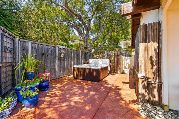 Exterior, Hot Tub