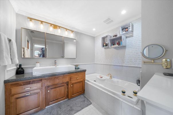 Bathroom, Interior, Recessed Lighting