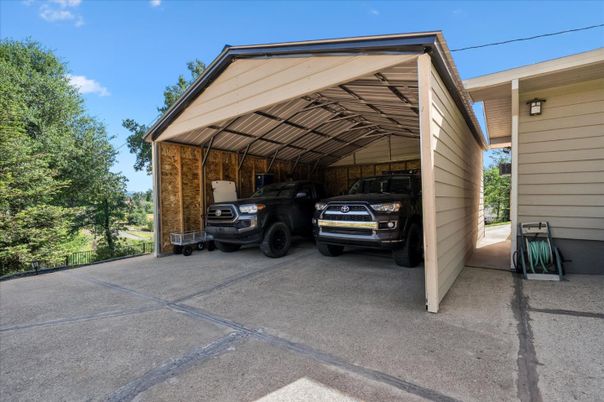 Detached Garage, Exterior