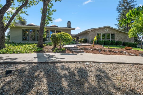 Backyard, Exterior, Facade, Brick Facade, Ranch