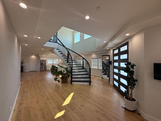 Interior, Recessed Lighting, Wood Texture Flooring