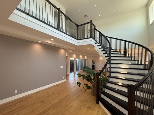 Interior, Recessed Lighting, Wood Texture Flooring