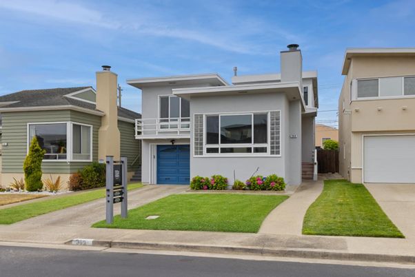 Attached, Exterior, Facade, Modern