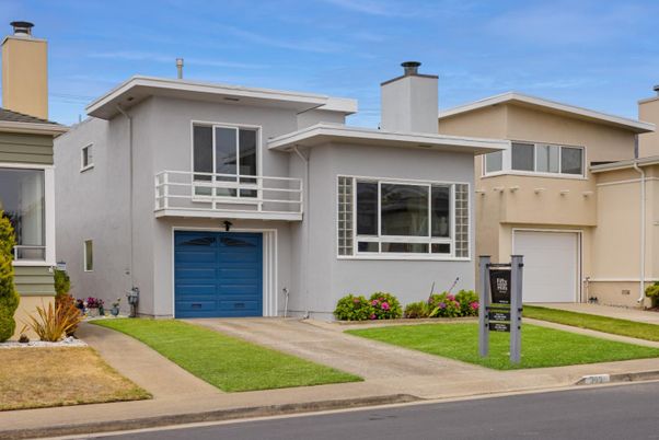 Attached, Exterior, Facade, Modern