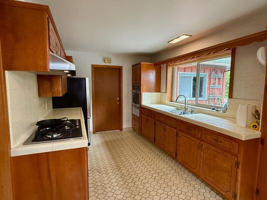 Interior, Kitchen, Recessed Lighting, Tile Countertops