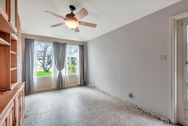 Empty room, Interior