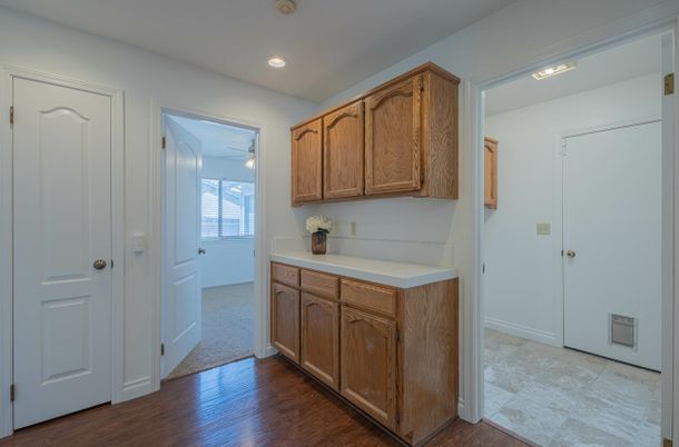 Interior, Recessed Lighting, Wood Texture Flooring