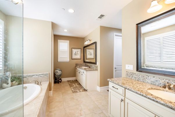 Bathroom, Dual Sink Vanities, Interior, Recessed Lighting