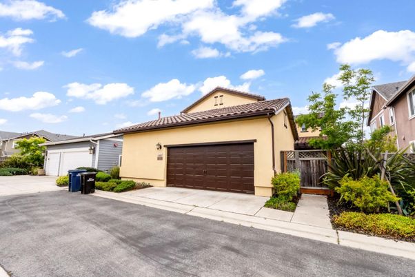 Detached Garage, Exterior