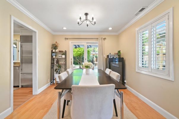 Chandelier, Dining room, Interior, Recessed Lighting, Wood Texture Flooring