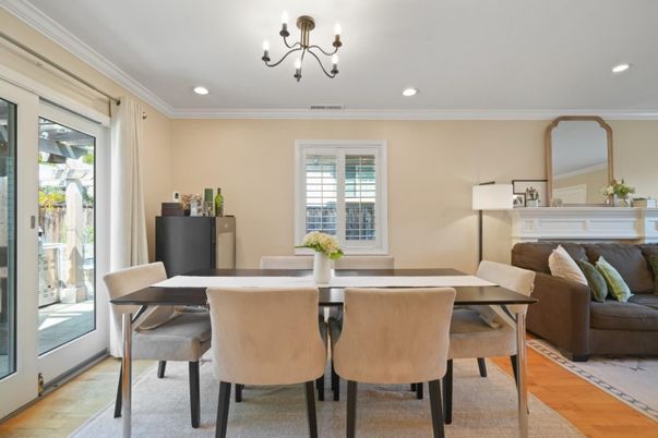 Chandelier, Dining room, Fireplace, Interior, Recessed Lighting, Wood Texture Flooring