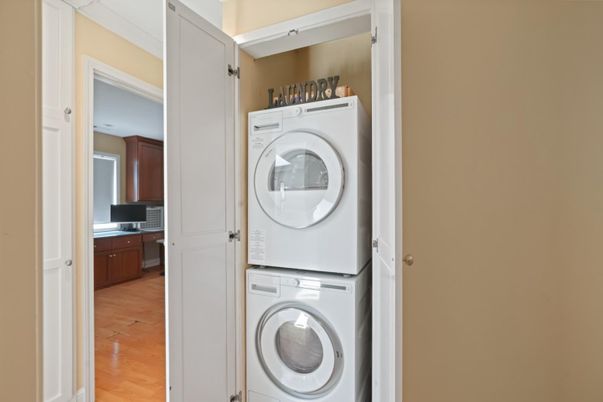 Interior, Utility Closets, Washer, Wood Texture Flooring