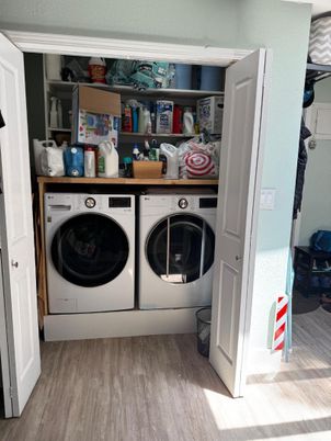 Interior, Utility Closets, Washer, Wood Texture Flooring