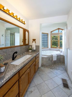 Bathroom, Dual Sink Vanities, Interior