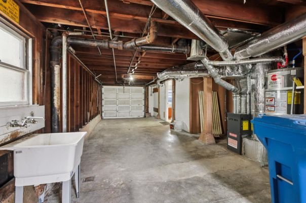 Garage, Interior