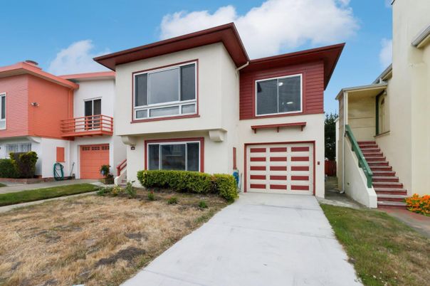 Attached, Exterior, Facade, Modern