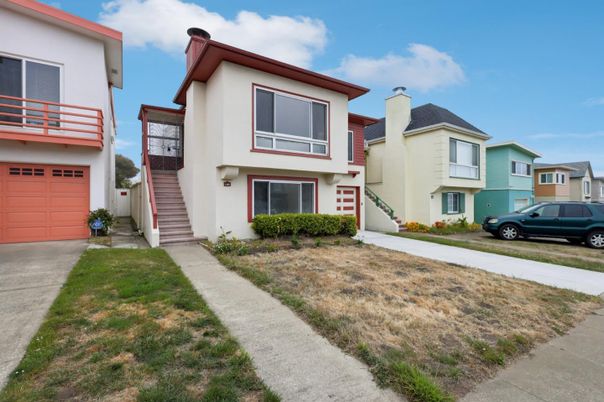 Attached, Exterior, Facade, Rowhouse
