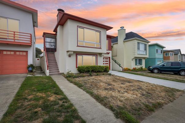 Attached, Exterior, Facade, Modern