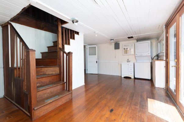 Interior, Washer, Wood Texture Flooring