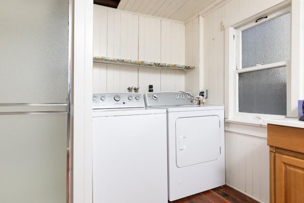 Interior, Utility Closets, Washer, Wood Texture Flooring