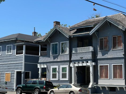 Exterior, Facade, Rowhouse