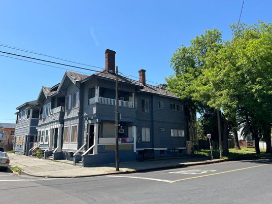 Exterior, Facade, Queen Anne Victorian