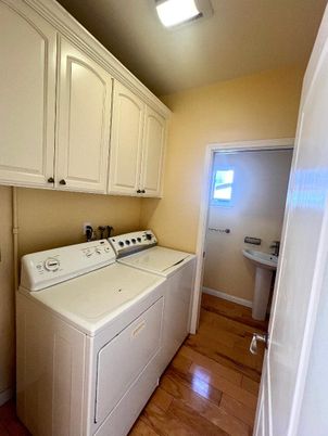 Interior, Washer, Wood Texture Flooring