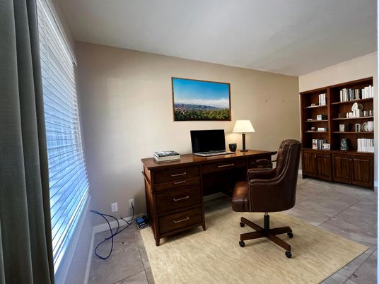 Home Office, Interior