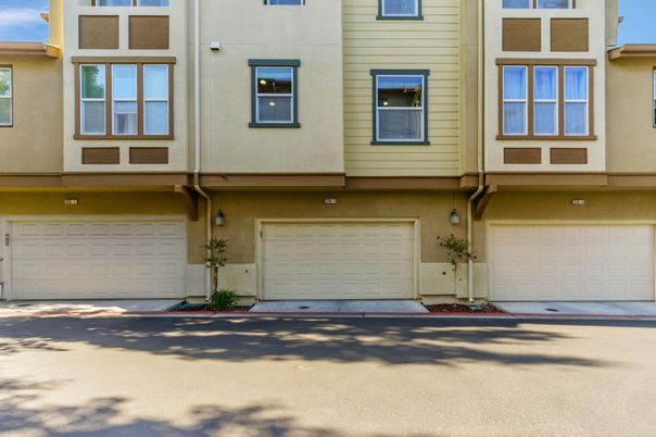 Attached, Exterior, Facade, Rowhouse